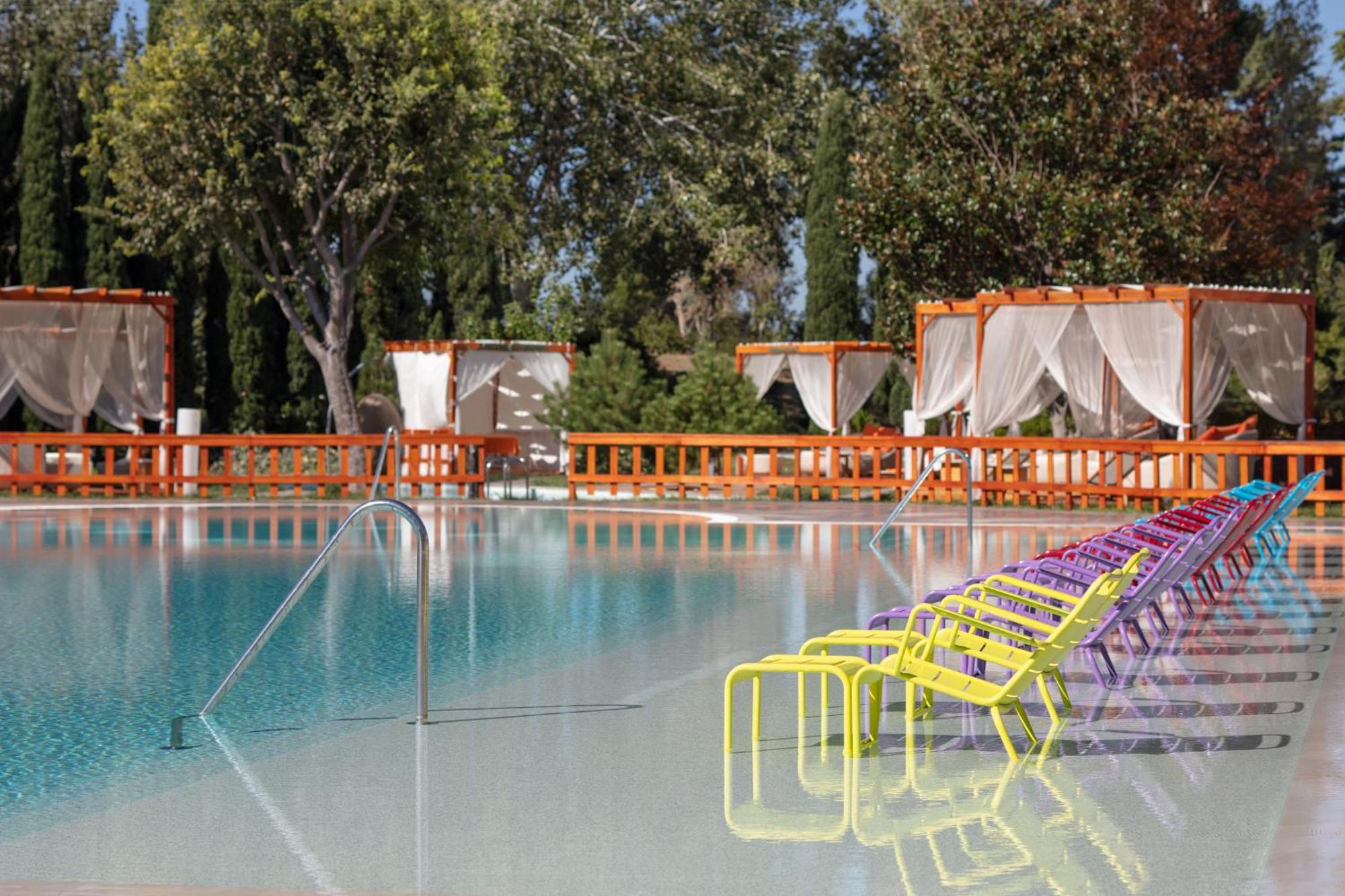 Sheraton Istanbul Atakoy Hotel Ngoại thất bức ảnh The pool at the hotel