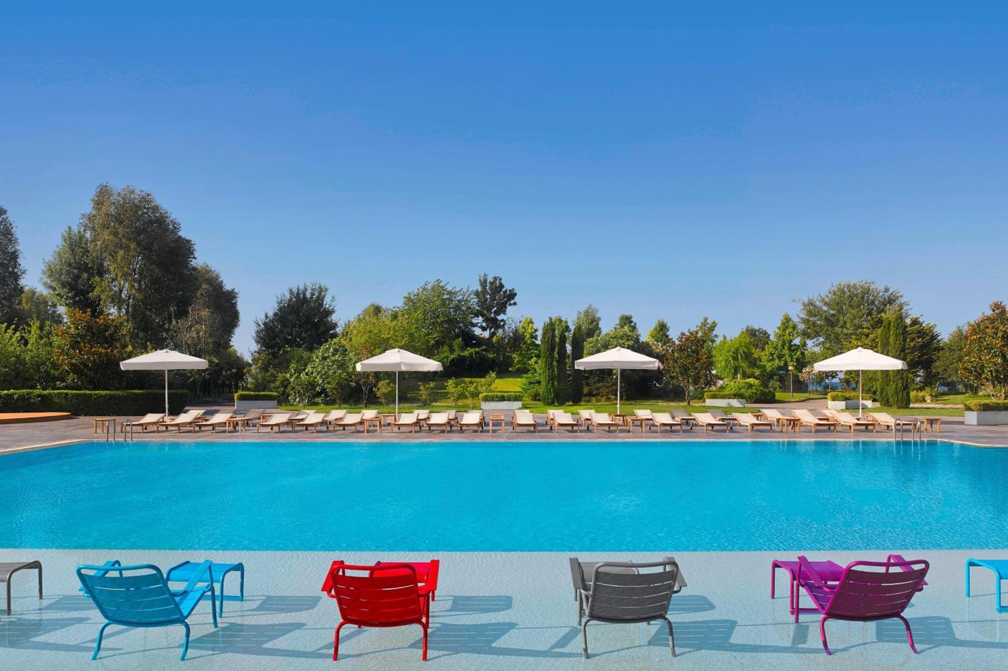 Sheraton Istanbul Atakoy Hotel Ngoại thất bức ảnh The pool at the hotel