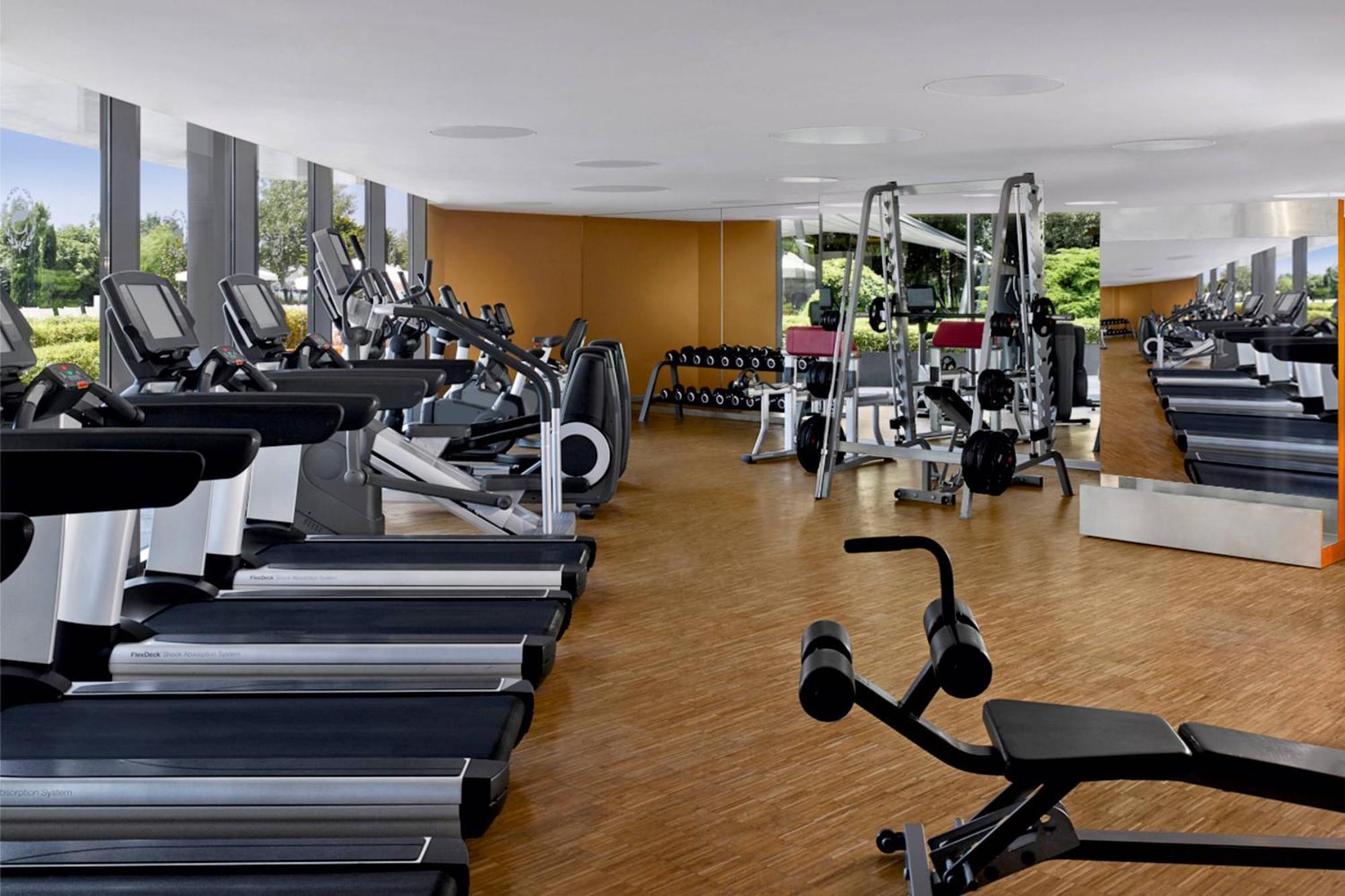 Sheraton Istanbul Atakoy Hotel Ngoại thất bức ảnh The gym at the Westin