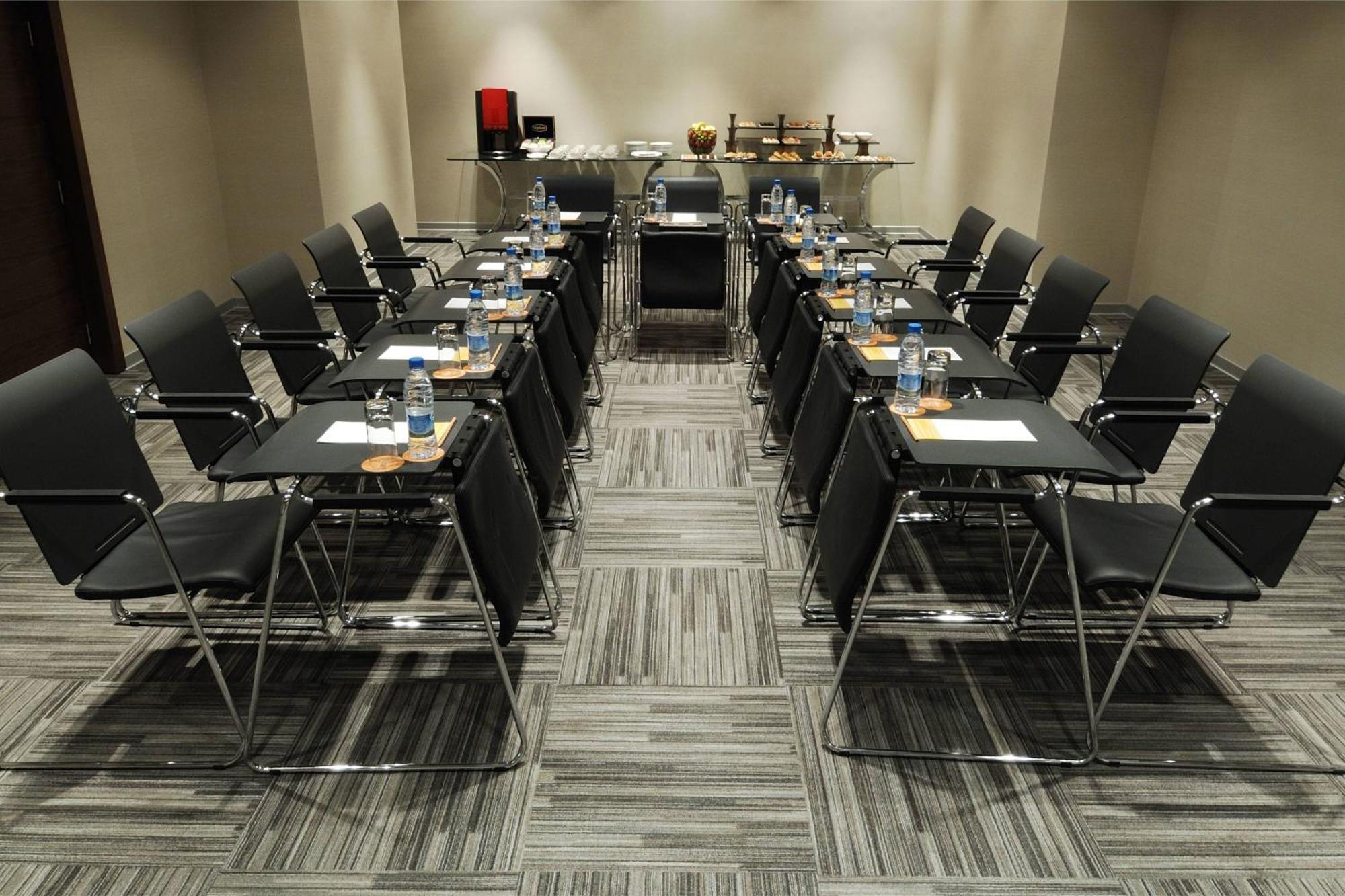 Sheraton Istanbul Atakoy Hotel Ngoại thất bức ảnh A meeting room at a hotel