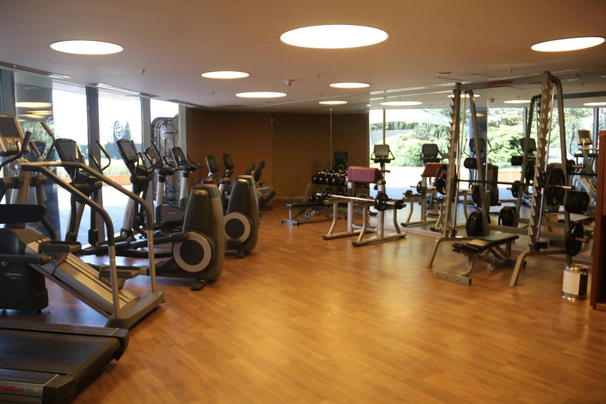 Sheraton Istanbul Atakoy Hotel Ngoại thất bức ảnh The gym at the hotel