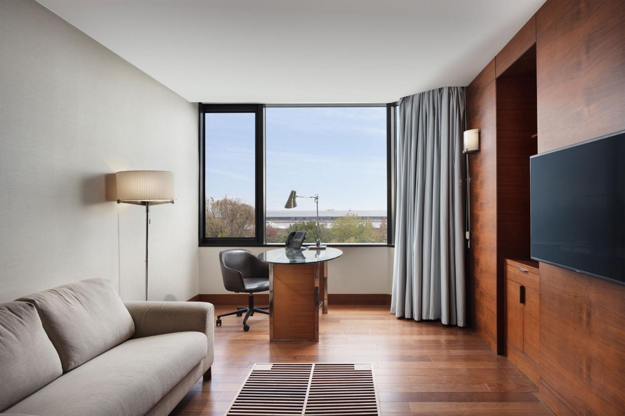 Sheraton Istanbul Atakoy Hotel Ngoại thất bức ảnh A room at the hotel