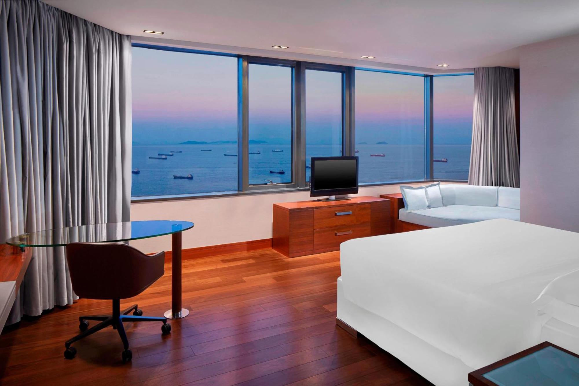 Sheraton Istanbul Atakoy Hotel Ngoại thất bức ảnh A room at the Westin